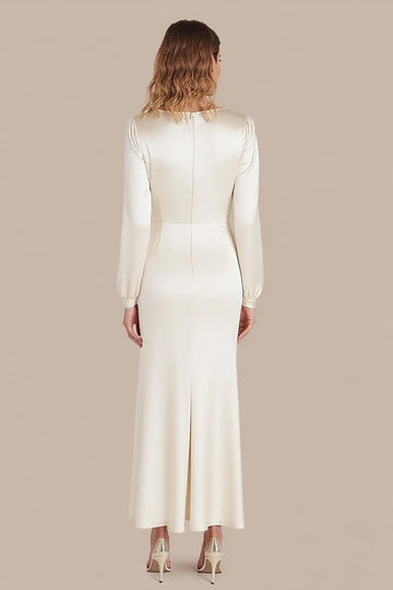 Robe formelle trapèze à manches longues en satin ivoire à encolure dégagée